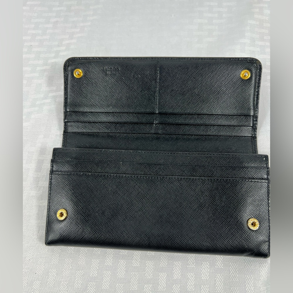 1057: Prada Black Saffiano Leather Bow Wallet – Made in Italy - Picture 7 of 16